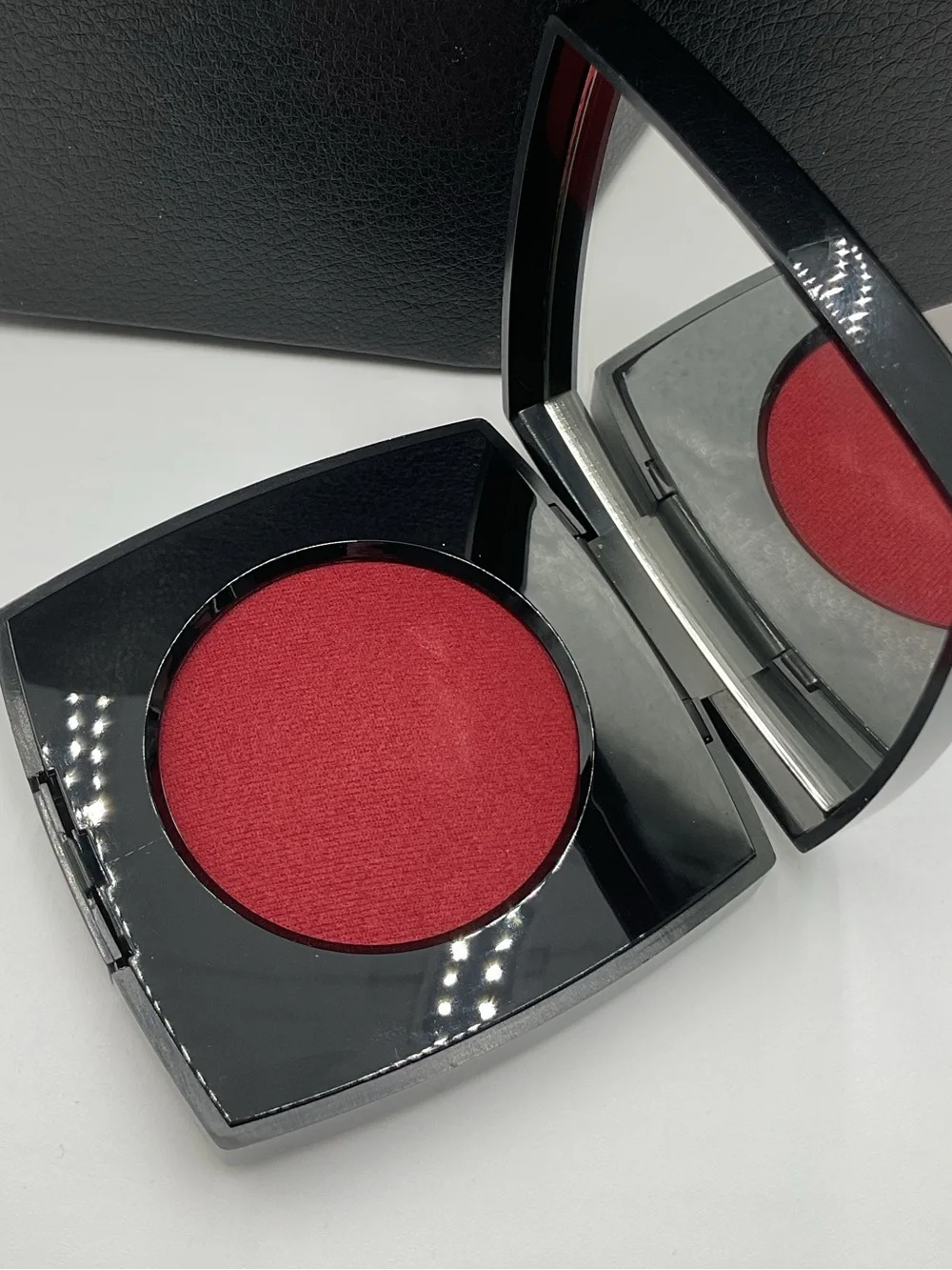 Chanel Joues Contraste Intense Cream-to-Powder Blush in Grenat Profond - BNWOB